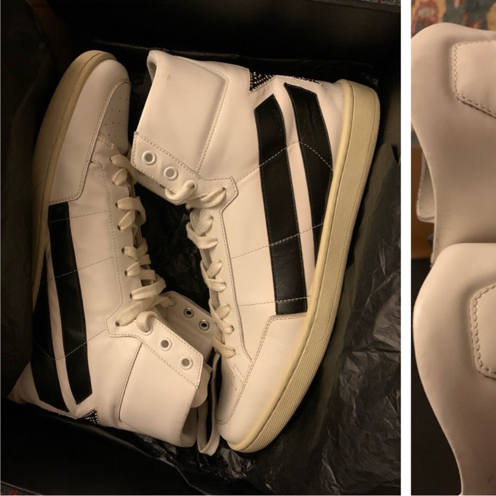 Saint Laurent high top sneakers
Good condition- barely worn
Original box